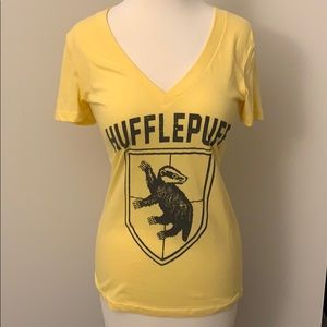 EUC Harry Potter Hufflepuff v-neck tee size M